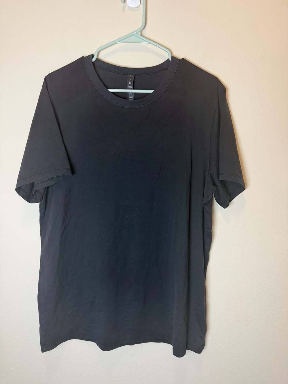 Lululemon Fundamental Tee Size L Black Short Sleeve Shirt